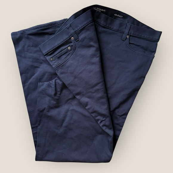 Banana Republic - Men’s Traveler Slim Fit Pants – Size 42x34 – Navy Blue (NWOT) - Picture 6 of 6